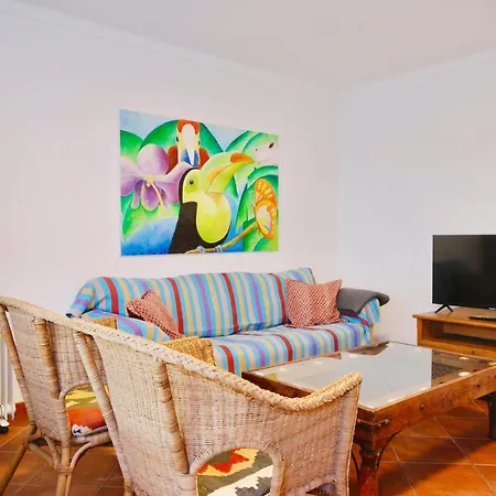 Дом отдыха Carlos House - Beach, Sunny Balcony, Shared Pool